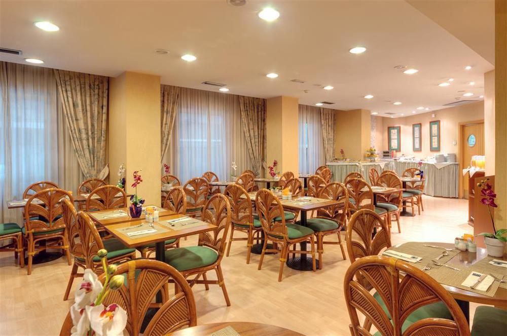 Hotel Elche Centro , Affiliated By Melia Ресторант снимка