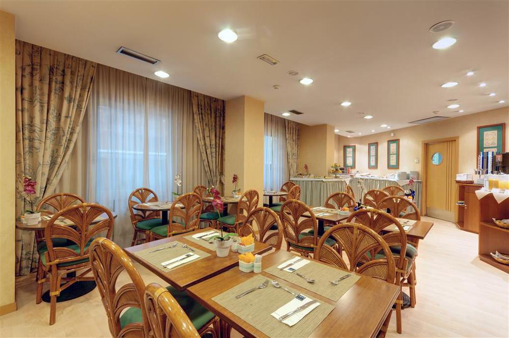 Hotel Elche Centro , Affiliated By Melia Ресторант снимка