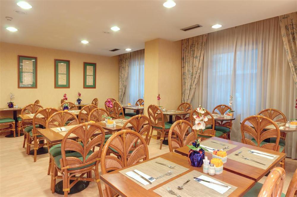 Hotel Elche Centro , Affiliated By Melia Ресторант снимка